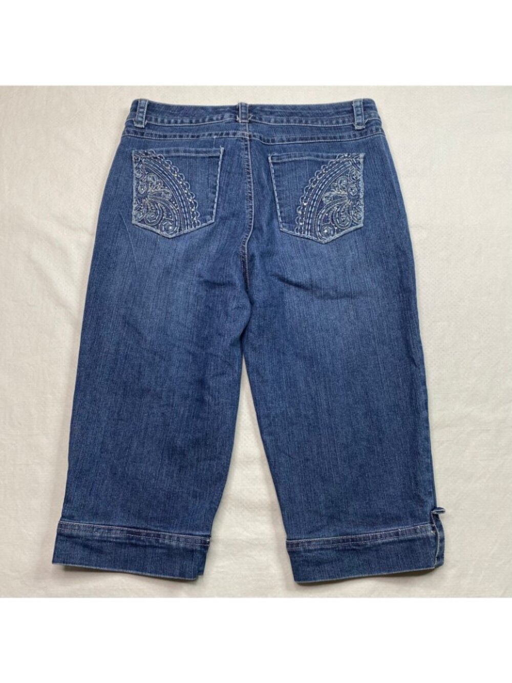 Gloria Vanderbilt Blue Denim Capri Jeans Size 8 With Cuffed Hem & Embroidered Po - Picture 3 of 13